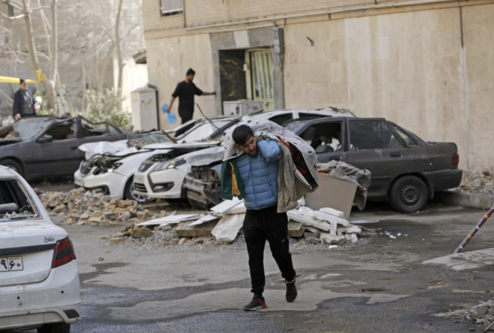 H&igrave;nh ảnh Iran tan hoang, người d&acirc;n mất nh&agrave; sau chiến sự- Ảnh 8.