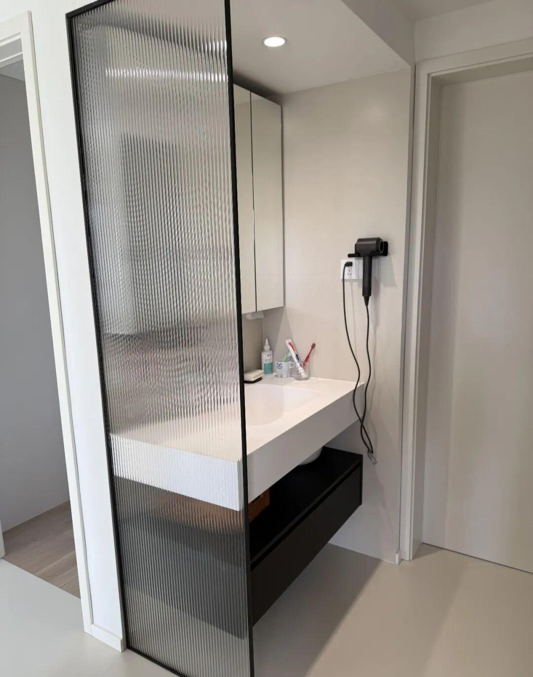 Nhiều gia đ&igrave;nh bắt đầu bỏ bồn rửa mặt trong ph&ograve;ng tắm: Sau khi xem thiết kế n&agrave;y, t&ocirc;i ước m&igrave;nh c&oacute; thể ph&aacute; bỏ tất cả v&agrave; cải tạo lại từ đầu- Ảnh 5.