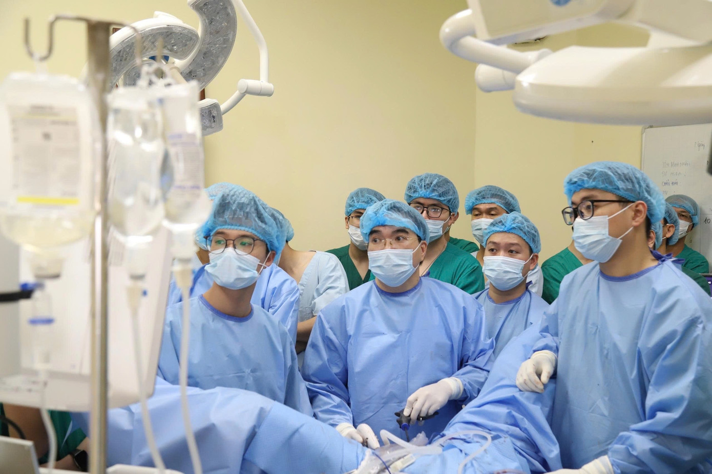 Kỹ thuật mổ kh&ocirc;ng sẹo điều trị ung thư phụ khoa lần đầu triển khai tại Việt Nam- Ảnh 1.