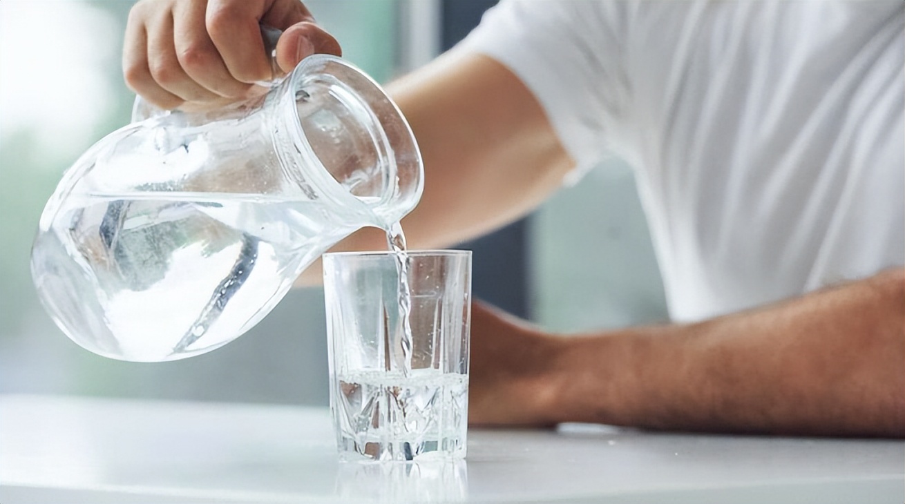 Người đ&agrave;n &ocirc;ng sống l&agrave;nh mạnh lại suy thận nặng, b&aacute;c sĩ cảnh b&aacute;o: 1 việc &acirc;m thầm hại thận, nhiều người vẫn tưởng tốt- Ảnh 2.