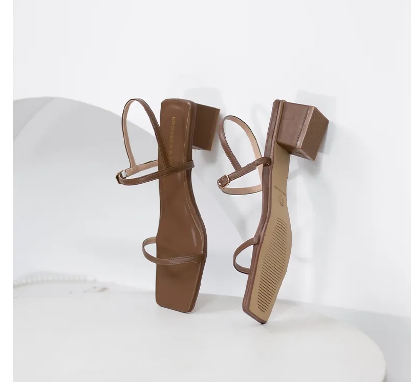 Gi&agrave;y trắng "thất sủng" rồi! M&ugrave;a xu&acirc;n năm nay chị em cứ sắm "gi&agrave;y n&acirc;u" đảm bảo mặc g&igrave; cũng sang, hack d&aacute;ng cực đỉnh- Ảnh 17.