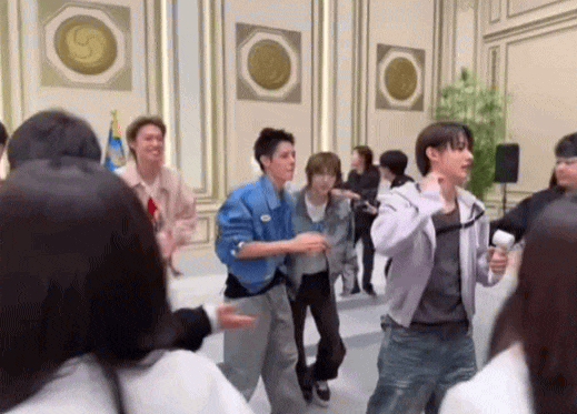 Hội mỹ nam hot nhất hiện tại diễn ở Nh&agrave; Xanh: Nhạc hay đẹp đều cả nh&oacute;m, 10 triệu fan chỉ l&agrave; chuyện nhỏ- Ảnh 3.