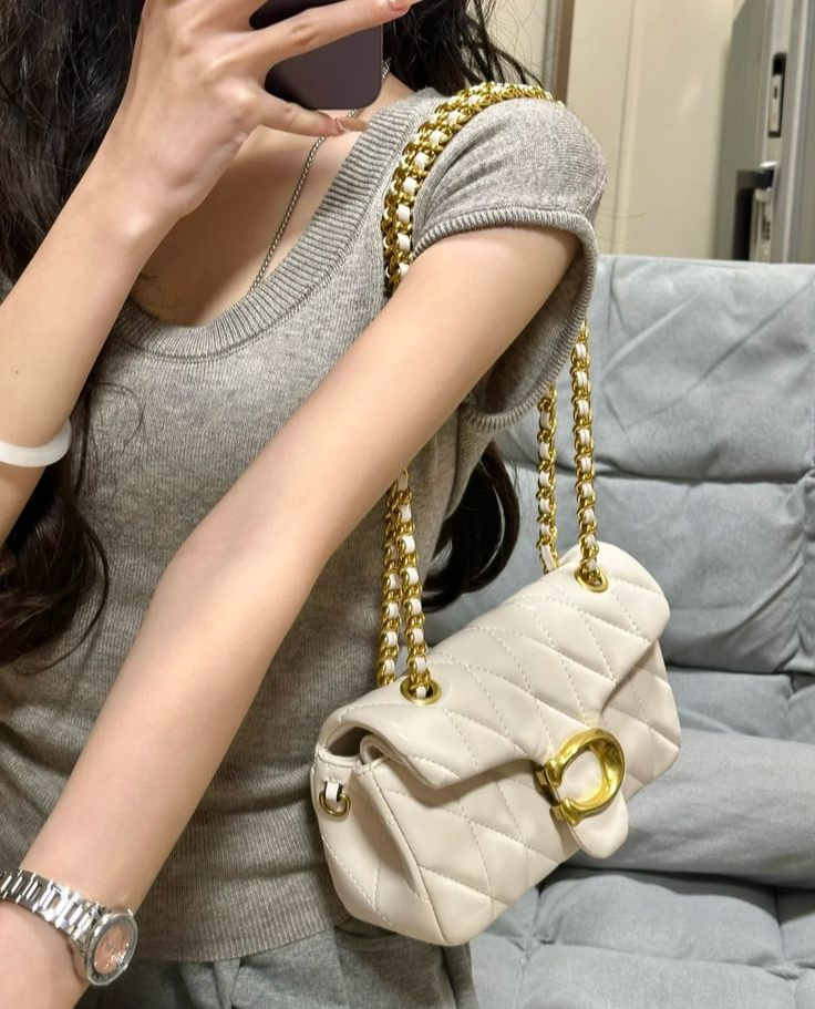 22 tuổi đ&atilde; c&oacute; nh&agrave; ri&ecirc;ng v&agrave; 300 triệu, c&oacute; n&ecirc;n sắm t&uacute;i hiệu trong l&uacute;c đang thất nghiệp: Loạt lời khuy&ecirc;n đối lập- Ảnh 3.