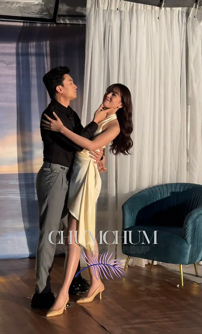 Khung h&igrave;nh v&ocirc; t&igrave;nh lại điện ảnh: B&oacute;ng lưng tổng t&agrave;i b&ecirc;n cạnh mỹ nh&acirc;n ngh&igrave;n năm c&oacute; một- Ảnh 6.