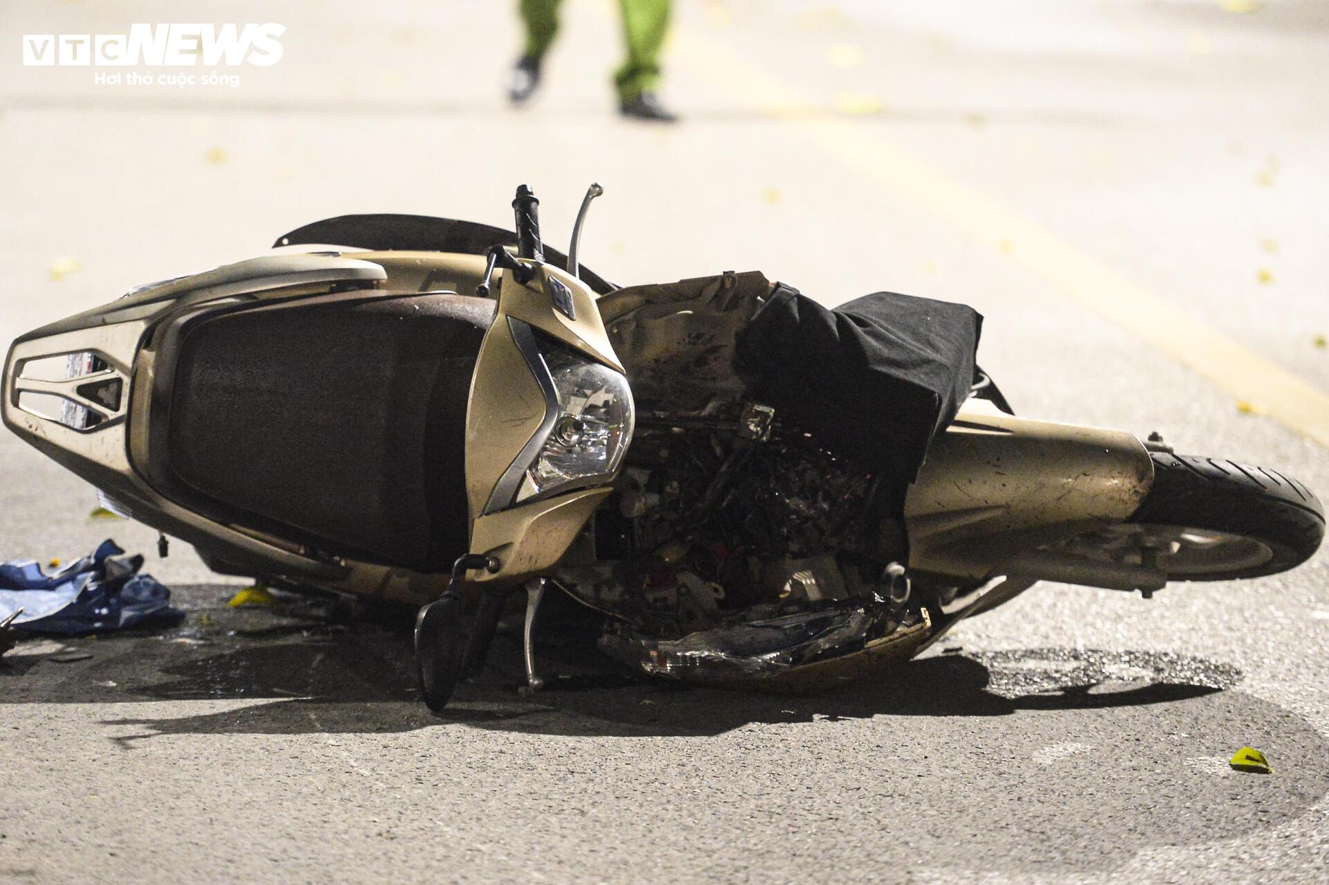 Hiện trường ngổn ngang sau vụ &ocirc; t&ocirc; t&ocirc;ng li&ecirc;n ho&agrave;n 7 phương tiện ở H&agrave; Nội- Ảnh 7.