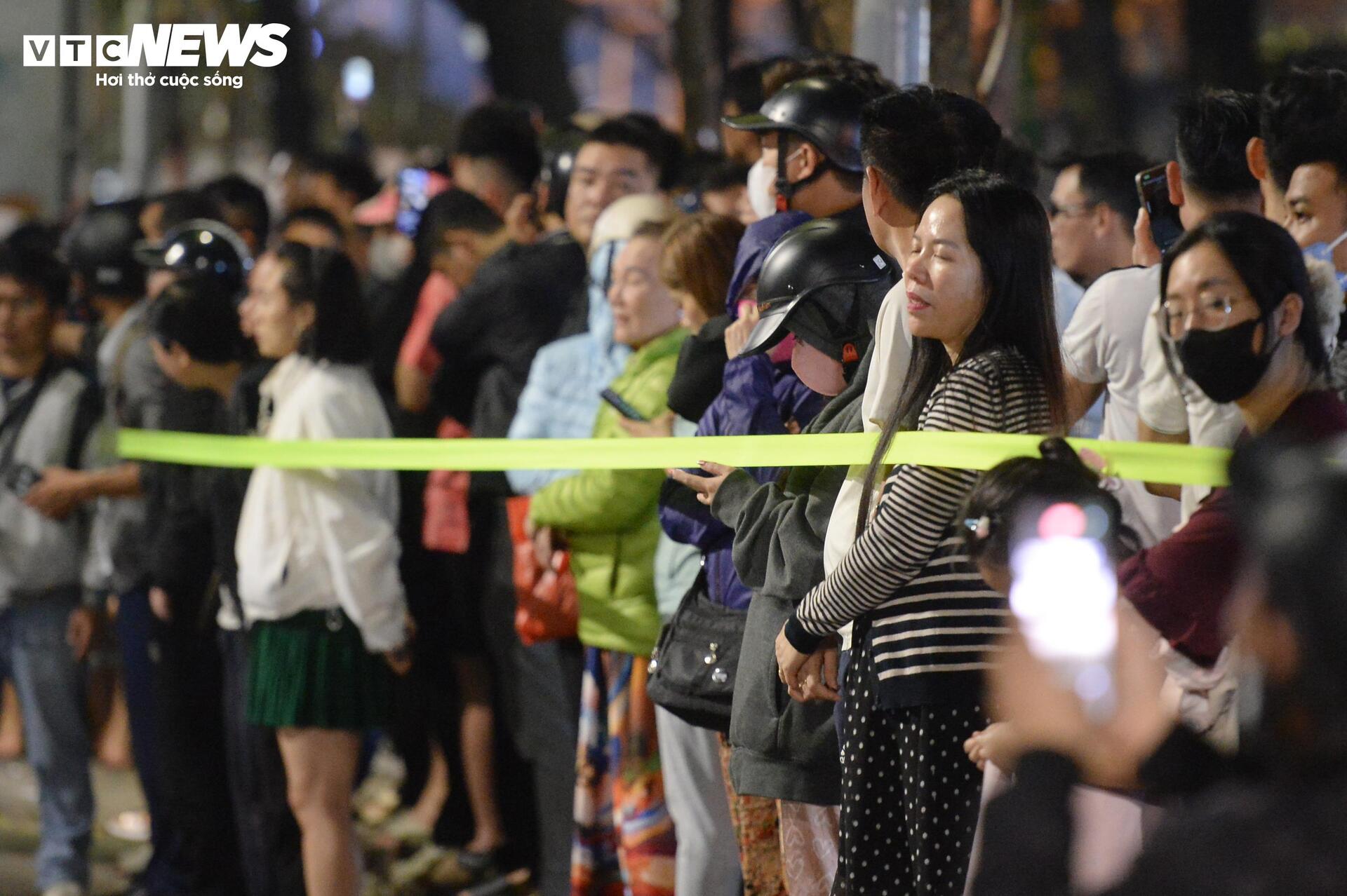 Hiện trường ngổn ngang sau vụ &ocirc; t&ocirc; t&ocirc;ng li&ecirc;n ho&agrave;n 7 phương tiện ở H&agrave; Nội- Ảnh 12.