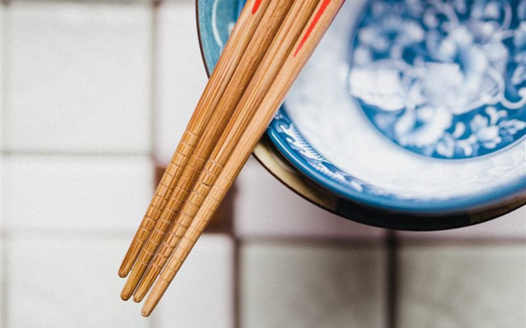 Gia đ&igrave;nh 4 người lần lượt qua đời v&igrave; ung thư: Đũa c&oacute; 2 dấu hiệu n&agrave;y c&oacute; thể th&agrave;nh 