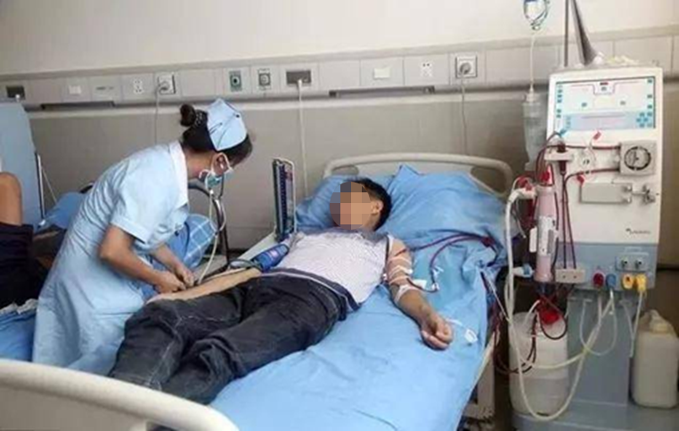 Kh&ocirc;ng h&uacute;t thuốc, uống rượu bia, mỗi ng&agrave;y đi bộ 1 tiếng, người đ&agrave;n &ocirc;ng 45 tuổi vẫn suy thận nặng v&igrave;... 