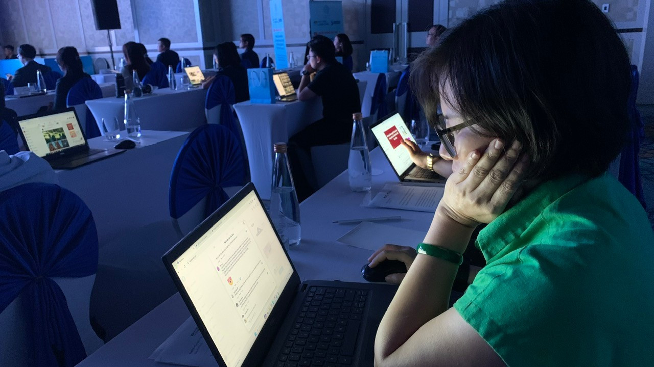 Điểm mặt 's&aacute;t thủ c&ocirc;ng nghệ' hủy hoại thị lực- Ảnh 1.