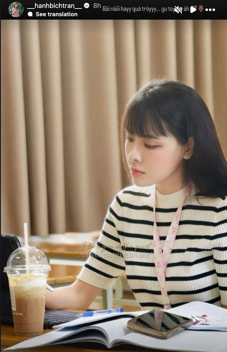 Bạn g&aacute;i &ldquo;tr&acirc;m anh thế phiệt&rdquo; của Vũ Văn Thanh g&acirc;y ch&uacute; &yacute; với h&igrave;nh ảnh nữ sinh trường Y chăm chỉ, kh&aacute;c hẳn vẻ sexy tr&ecirc;n MXH- Ảnh 1.