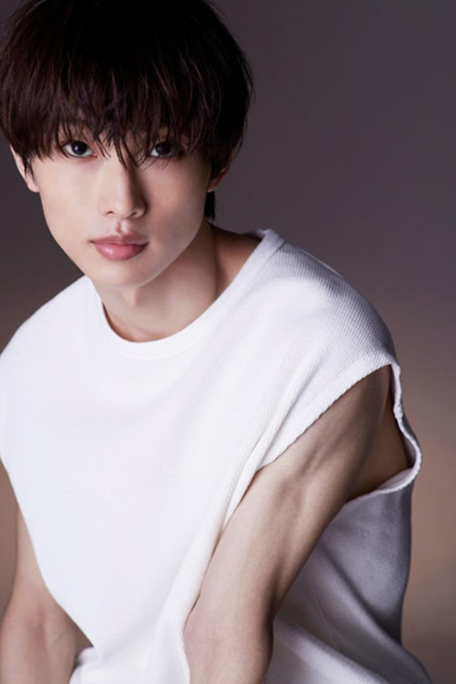 Nam diễn vi&ecirc;n gen Z đẹp nức tiếng kết h&ocirc;n đột ngột với đại mỹ nh&acirc;n hơn 10 tuổi, l&agrave;m 