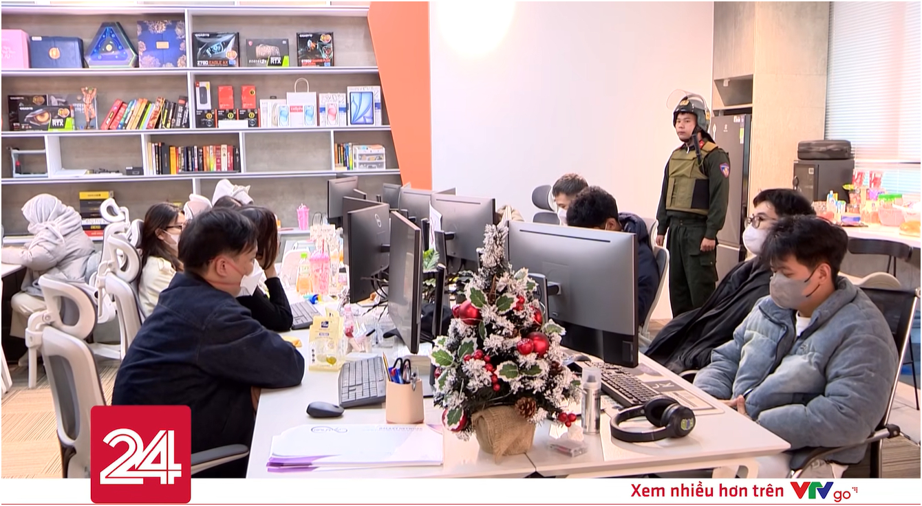 Một &ldquo;kho b&aacute;u&rdquo; b&ecirc;n trong trụ sở X&ocirc;i Lạc TV được lồng khung, đ&oacute;ng k&iacute;nh cẩn thận- Ảnh 7.