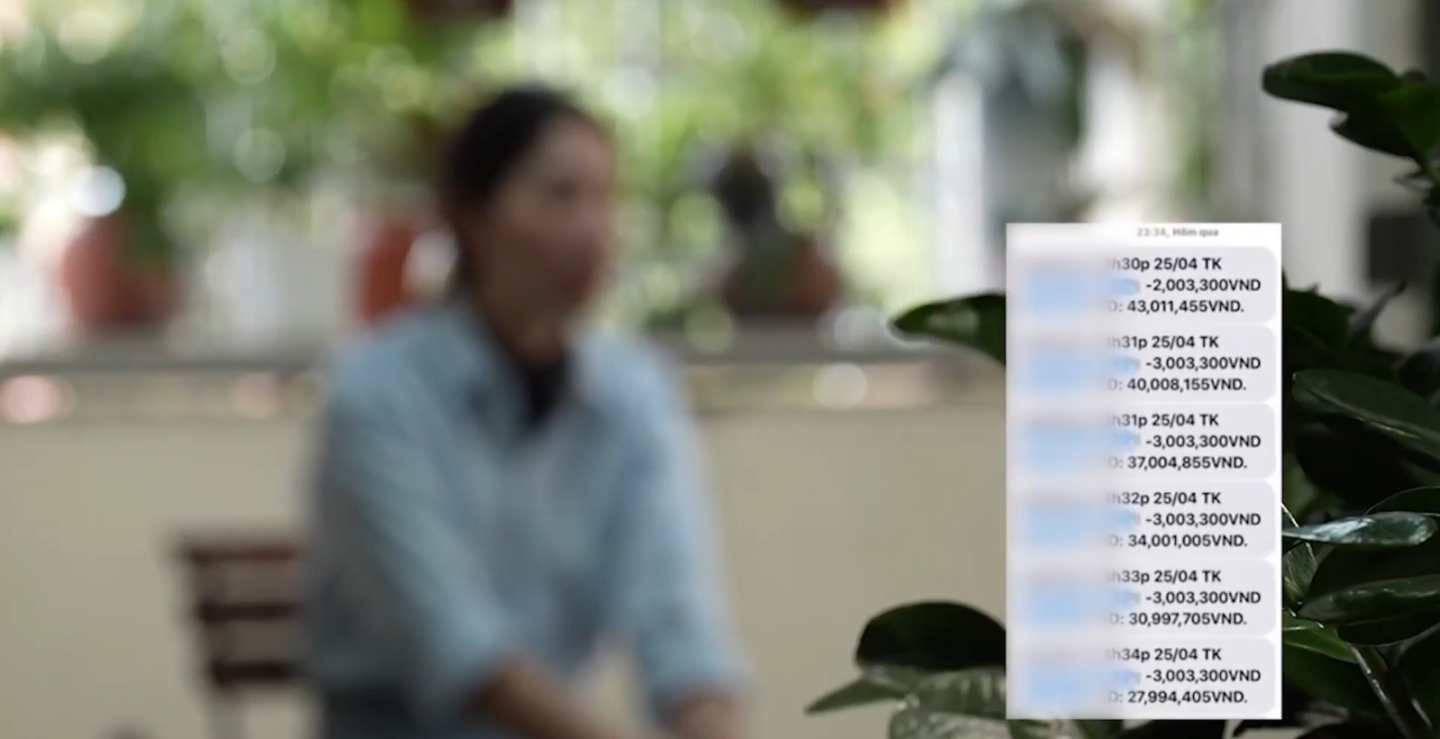 Vừa n&acirc;ng hạn mức t&iacute;n dụng, chưa kịp vay, nữ sinh 19 tuổi đ&atilde; nhận tin nhắn SMS trừ 262 triệu đồng trong thẻ: Ng&acirc;n h&agrave;ng chỉ ra điểm bất thường- Ảnh 1.