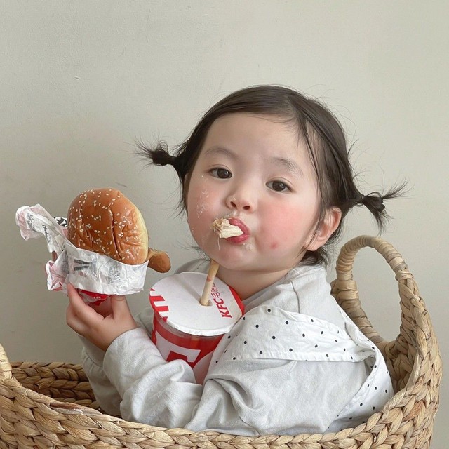 L&agrave;m sao để trẻ ăn uống l&agrave;nh mạnh hơn? Cha mẹ n&ecirc;n ghi nhớ những nguy&ecirc;n tắc dinh dưỡng theo 4 m&ugrave;a- Ảnh 1.