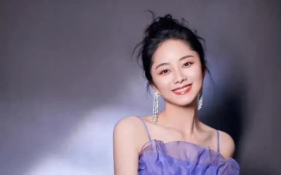 Nhan sắc thăng hạng của Đ&agrave;m T&ugrave;ng Vận qua nhiều năm: U40 vẫn khiến người ta "u m&ecirc;", b&iacute; quyết nằm ở th&oacute;i quen ăn uống "nhỏ m&agrave; c&oacute; v&otilde;"- Ảnh 1.