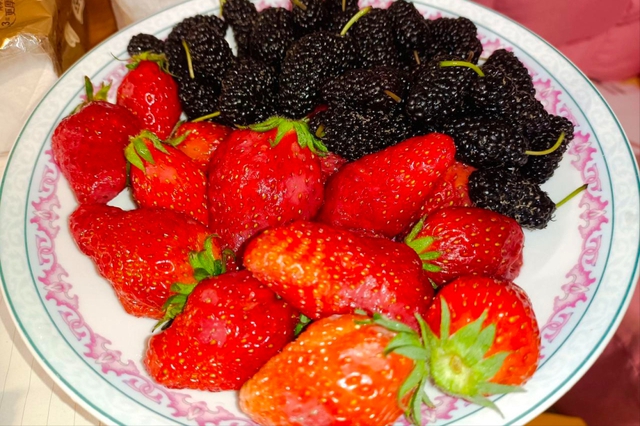 Sau 35 tuổi, phụ nữ ăn 4 loại thực phẩm n&agrave;y thường "gi&agrave; chậm" hơn: Kh&ocirc;ng cần mỹ phẩm đắt tiền m&agrave; da vẫn hồng h&agrave;o, &iacute;t nếp nhăn- Ảnh 2.