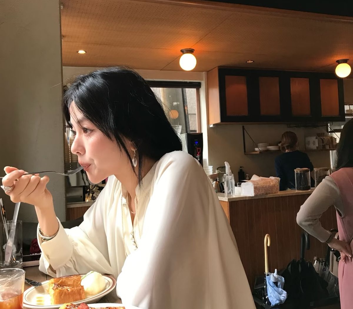 B&eacute; g&aacute;i 9 tuổi đ&atilde; mắc ung thư v&uacute;, b&aacute;c sĩ cảnh b&aacute;o: 5 th&oacute;i quen n&agrave;y l&agrave; "đồng phạm", chị em phải tr&aacute;nh xa!- Ảnh 3.