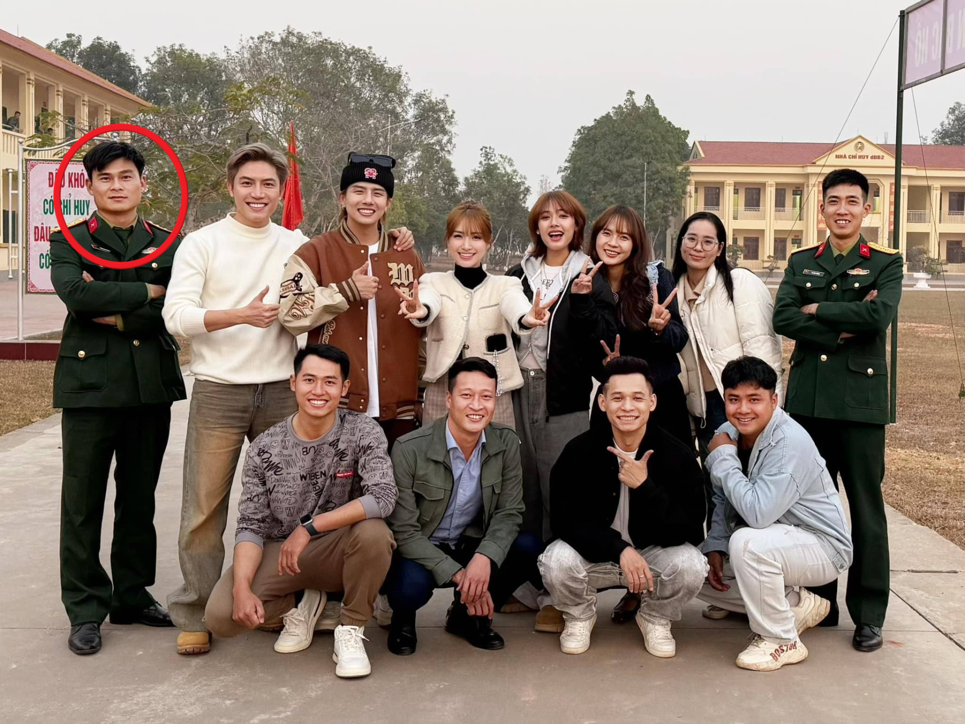 Đại &uacute;y qu&acirc;n đội đang y&ecirc;u Ho&agrave; Minzy: Follow chỉ m&igrave;nh em, c&ugrave;ng nữ ca sĩ k&iacute;n đ&aacute;o l&agrave;m điều đặc biệt hơn 2 năm trước- Ảnh 9.