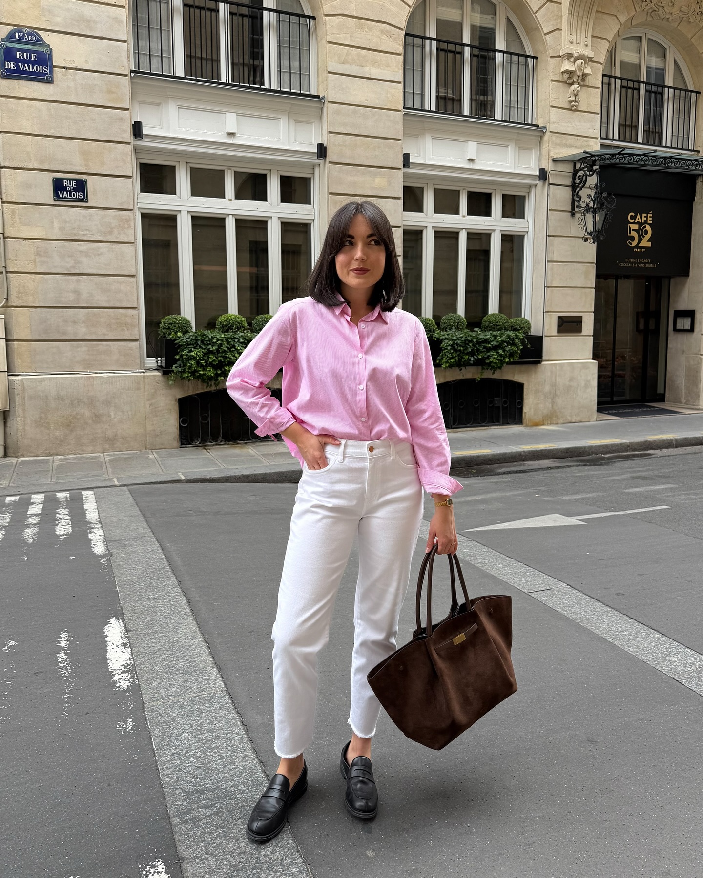 Phụ nữ Ph&aacute;p diện đồ m&agrave;u sắc rất kh&eacute;o với 4 c&ocirc;ng thức nổi bật m&agrave; vẫn tinh tế- Ảnh 2.