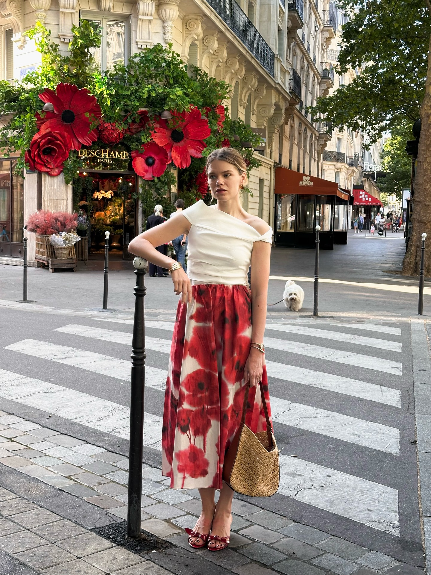 Phụ nữ Ph&aacute;p diện đồ m&agrave;u sắc rất kh&eacute;o với 4 c&ocirc;ng thức nổi bật m&agrave; vẫn tinh tế- Ảnh 8.