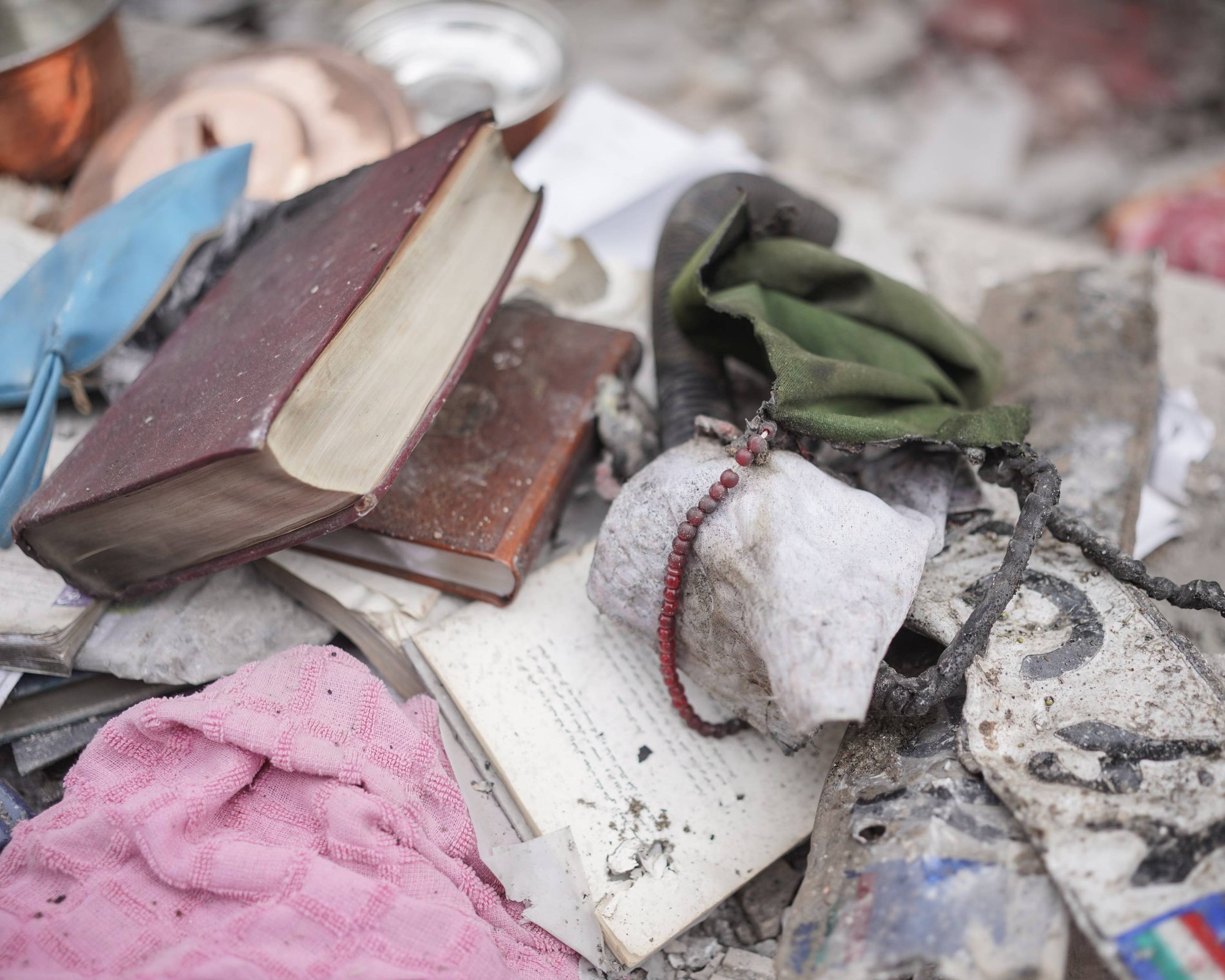 Ch&ugrave;m ảnh: Nh&igrave;n lại một tuần Iran ch&igrave;m trong cuộc xung đột "chưa từng c&oacute;"- Ảnh 23.