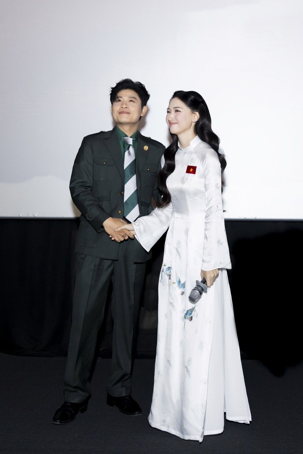 Nhạc sĩ tỷ view "đau to&agrave;n tập" v&igrave; Ho&agrave; Minzy v&agrave; bạn trai Văn Cương- Ảnh 4.