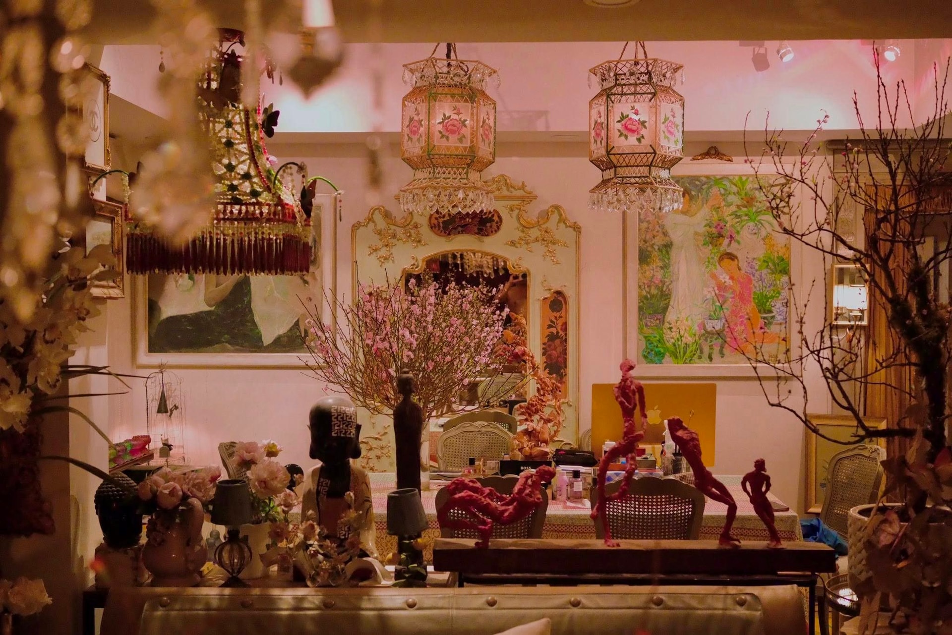 Căn penthouse triệu đ&ocirc; giữa trung t&acirc;m TP.HCM của ch&aacute;u trai gia tộc gi&agrave;u c&oacute; bậc nhất Việt Nam: Nội thất đậm chất vintage, đẹp mỹ m&atilde;n như một bức tranh- Ảnh 1.