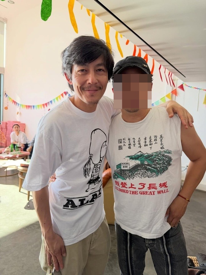 "Badboy kh&eacute;t tiếng" gầy rộc gi&agrave; ch&aacute;t g&acirc;y sốc, v&igrave; 1.300 tấm ảnh m&agrave; vĩnh viễn bị showbiz "cấm cửa"- Ảnh 2.