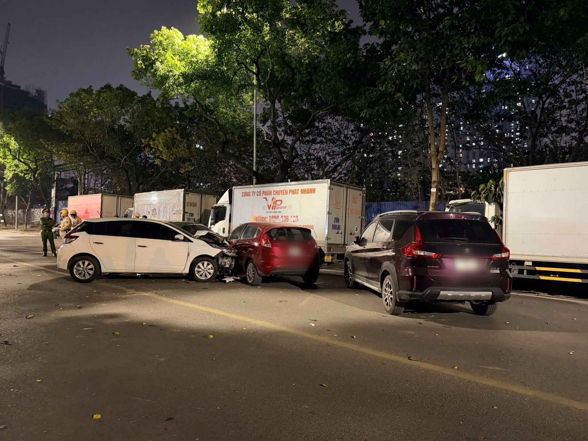 Vụ &ocirc; t&ocirc; t&ocirc;ng li&ecirc;n ho&agrave;n 8 phương tiện giữa phố H&agrave; Nội: Kết quả kiểm tra nồng độ cồn t&agrave;i xế g&acirc;y ch&uacute; &yacute;- Ảnh 1.