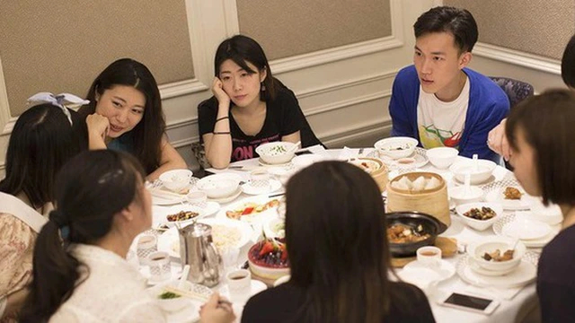 Mở tiệc mời bạn cũ đến họp lớp sau 20 năm, h&oacute;a đơn hết 190 triệu đồng, người đ&agrave;n &ocirc;ng về bị x&oacute;a khỏi nh&oacute;m chat, kh&ocirc;ng ai gặp lại- Ảnh 2.