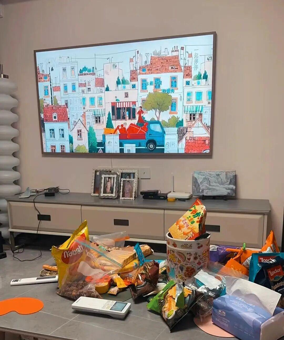 Ph&ograve;ng kh&aacute;ch kh&ocirc;ng c&ograve;n b&agrave;n c&agrave; ph&ecirc;: Xu hướng mới khiến nhiều gia đ&igrave;nh bất ngờ v&igrave; nh&agrave; rộng hơn, sống tiện hơn- Ảnh 2.