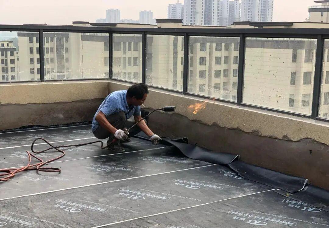M&ugrave;a h&egrave; n&oacute;ng 40&deg;C, tường từng dột nước: 8 năm sống ở căn hộ &aacute;p m&aacute;i khiến t&ocirc;i hiểu một sự thật- Ảnh 4.