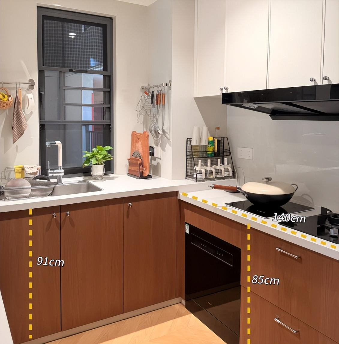 Việc mẹ t&ocirc;i sửa sang lại nh&agrave; bếp đ&atilde; dạy cho t&ocirc;i một b&agrave;i học: Chỉ v&agrave;i thay đổi nhỏ, việc nấu ăn đ&atilde; dễ chịu hơn hẳn- Ảnh 5.