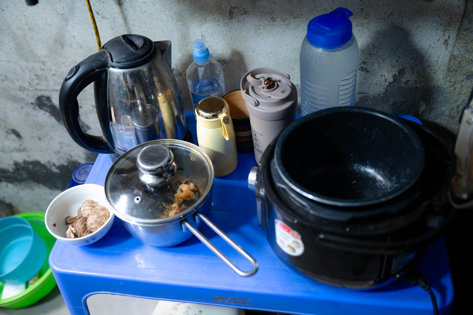 C&oacute; một x&oacute;m ở H&agrave; Nội, nơi phụ nữ đếm thời gian bằng những ca lọc m&aacute;u- Ảnh 13.