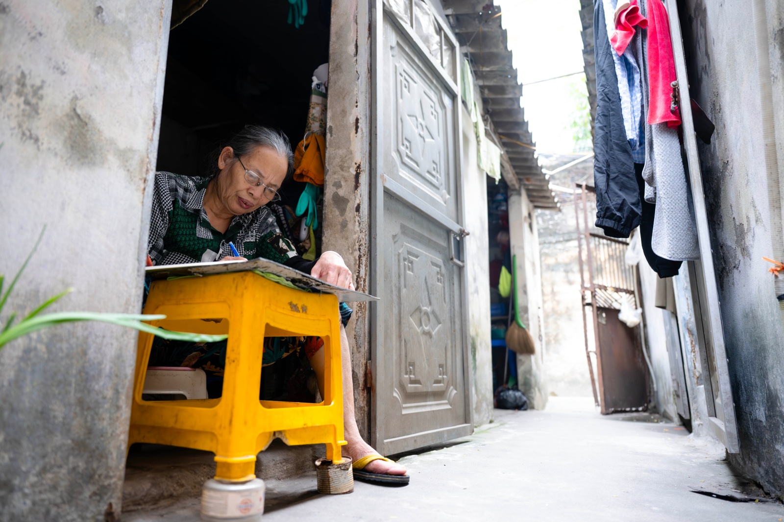 C&oacute; một x&oacute;m ở H&agrave; Nội, nơi phụ nữ đếm thời gian bằng những ca lọc m&aacute;u- Ảnh 6.