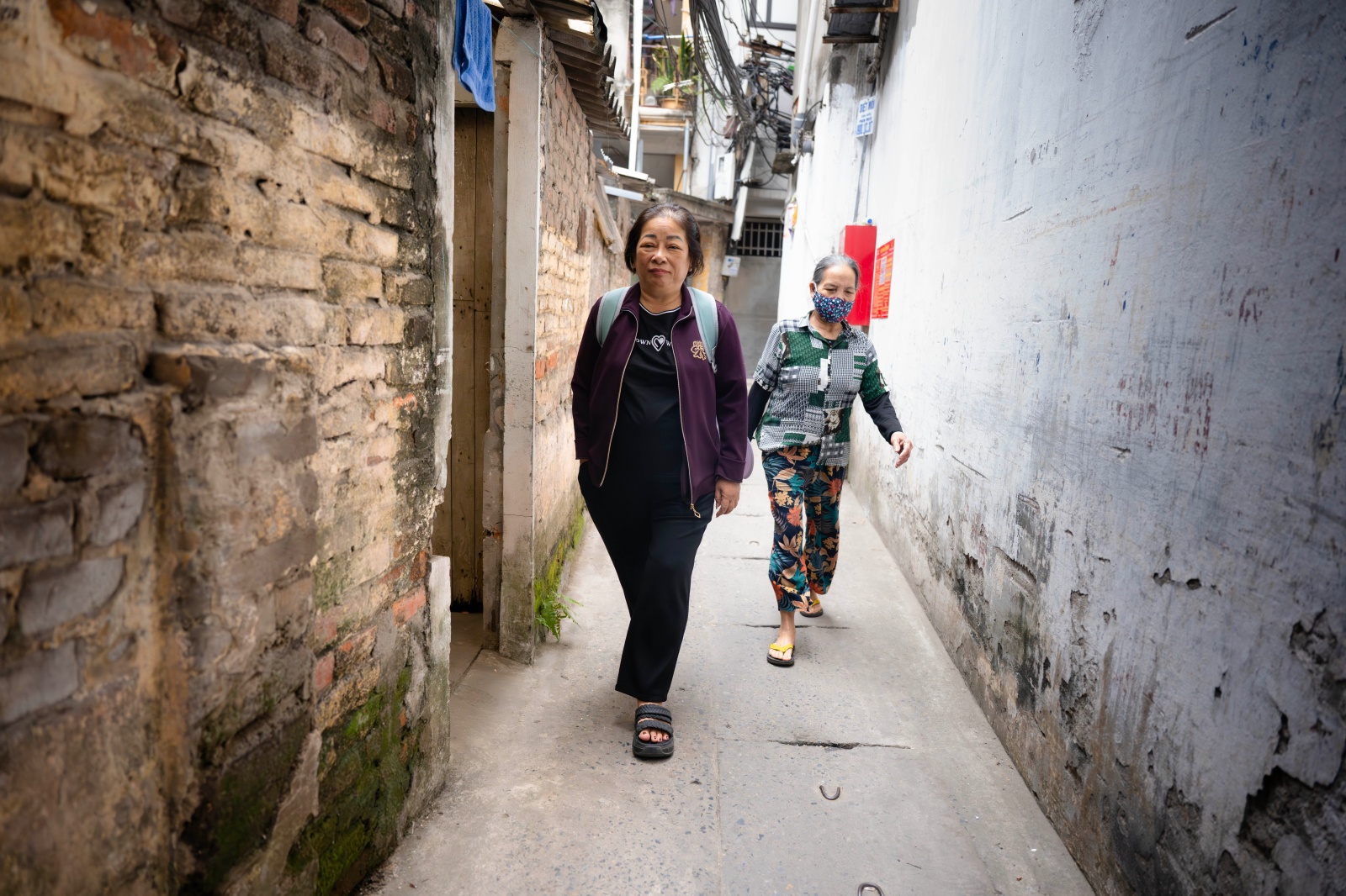 C&oacute; một x&oacute;m ở H&agrave; Nội, nơi phụ nữ đếm thời gian bằng những ca lọc m&aacute;u- Ảnh 15.