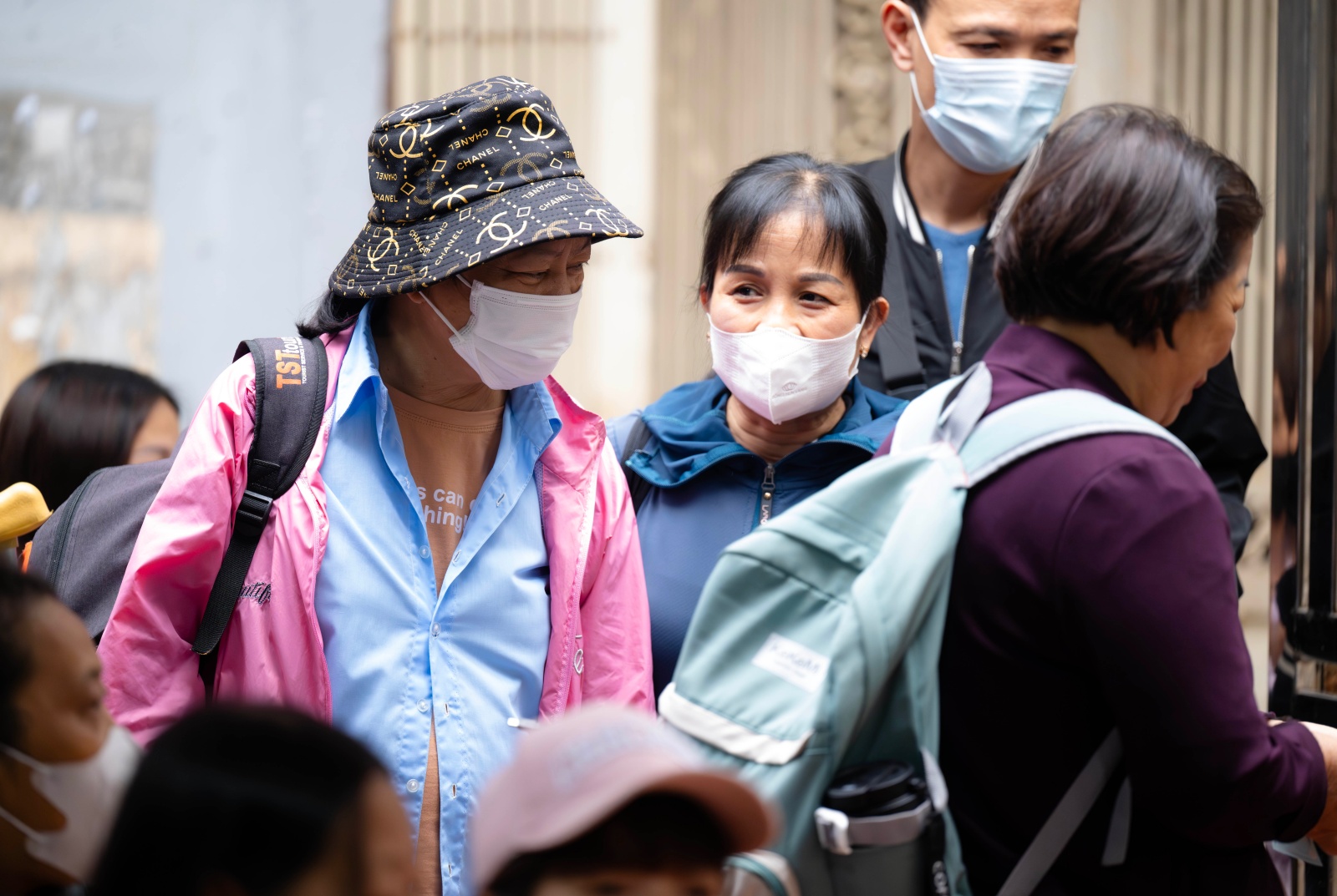 C&oacute; một x&oacute;m ở H&agrave; Nội, nơi phụ nữ đếm thời gian bằng những ca lọc m&aacute;u- Ảnh 2.