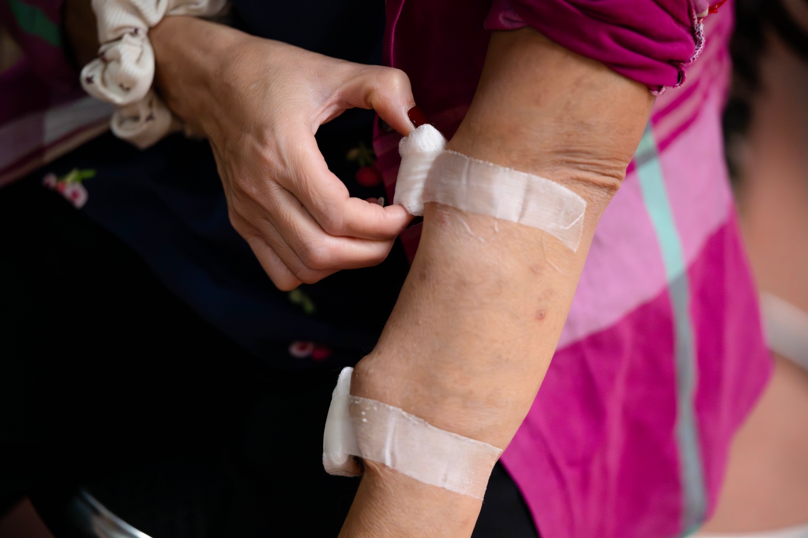 C&oacute; một x&oacute;m ở H&agrave; Nội, nơi phụ nữ đếm thời gian bằng những ca lọc m&aacute;u- Ảnh 18.