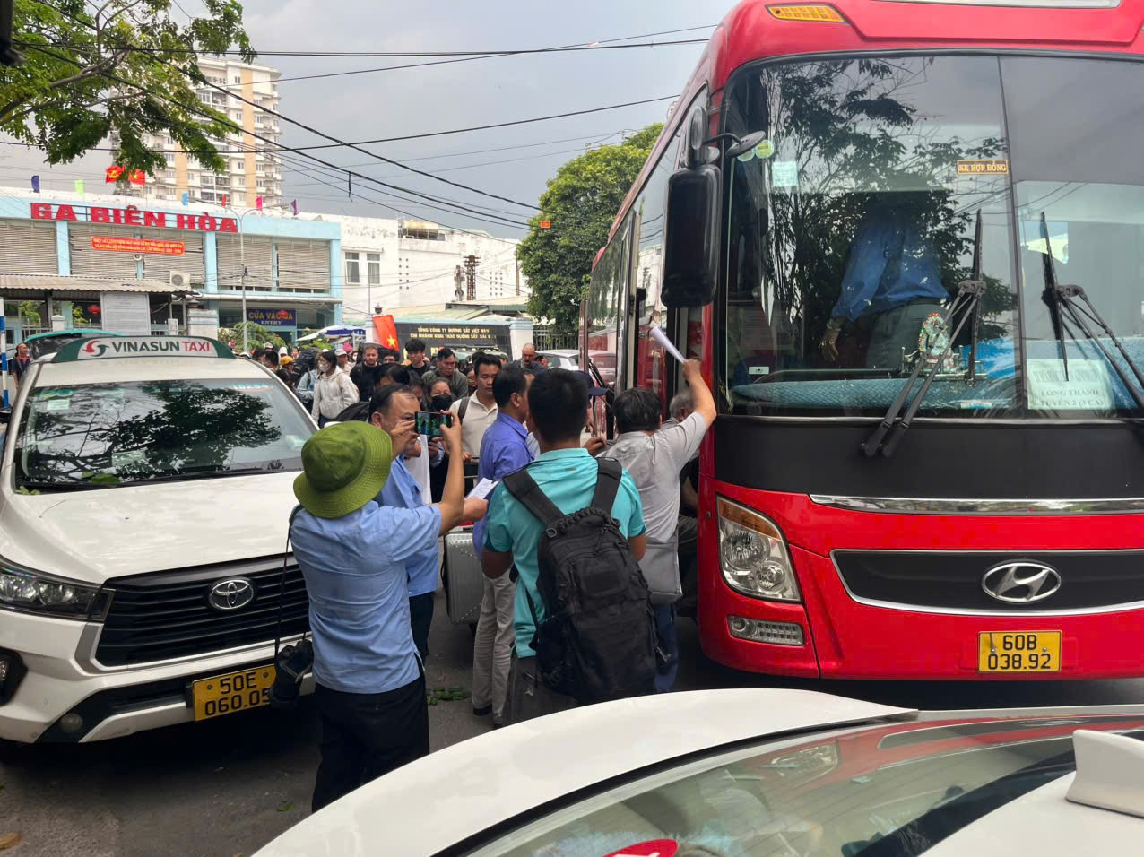 Th&ocirc;ng tin mới vụ s&agrave; lan đ&acirc;m cầu Ghềnh, đường sắt qua Đồng Nai t&ecirc; liệt- Ảnh 2.