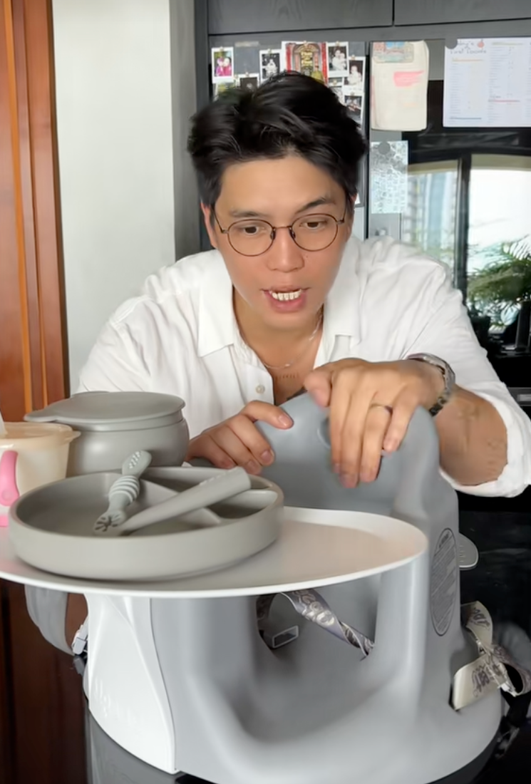 &Aacute;i nữ của Ng&ocirc; Thanh V&acirc;n ch&iacute;nh thức ăn dặm, Huy Trần khoe loạt &ldquo;đồ nghề&rdquo; xịn s&ograve;, một chiếc m&aacute;y đ&atilde; hơn 6 triệu khiến c&aacute;c mẹ bỉm trầm trồ- Ảnh 20.