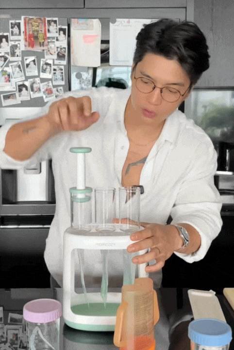 &Aacute;i nữ của Ng&ocirc; Thanh V&acirc;n ch&iacute;nh thức ăn dặm, Huy Trần khoe loạt &ldquo;đồ nghề&rdquo; xịn s&ograve;, một chiếc m&aacute;y đ&atilde; hơn 6 triệu khiến c&aacute;c mẹ bỉm trầm trồ- Ảnh 17.