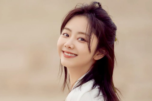 Nhan sắc thăng hạng của Đ&agrave;m T&ugrave;ng Vận qua nhiều năm: U40 vẫn khiến người ta "u m&ecirc;", b&iacute; quyết nằm ở th&oacute;i quen ăn uống "nhỏ m&agrave; c&oacute; v&otilde;"- Ảnh 4.