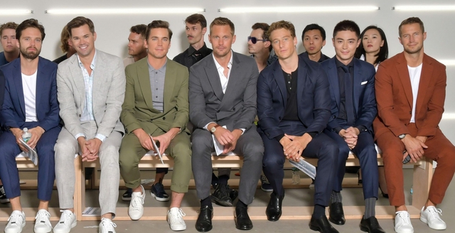 Từ tấm ảnh khiến fan cười b&ograve; của Hoắc Kiến Hoa ở show thời trang: Tư thế ngồi quyết định phong độ đ&agrave;n &ocirc;ng ra sao?- Ảnh 1.