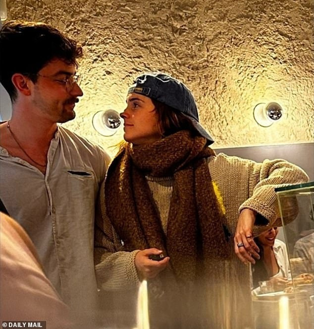 D&agrave;n người y&ecirc;u thuộc giới si&ecirc;u gi&agrave;u của Emma Watson- Ảnh 9.