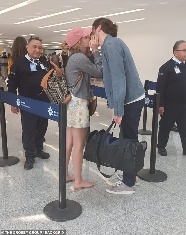 D&agrave;n người y&ecirc;u thuộc giới si&ecirc;u gi&agrave;u của Emma Watson- Ảnh 2.