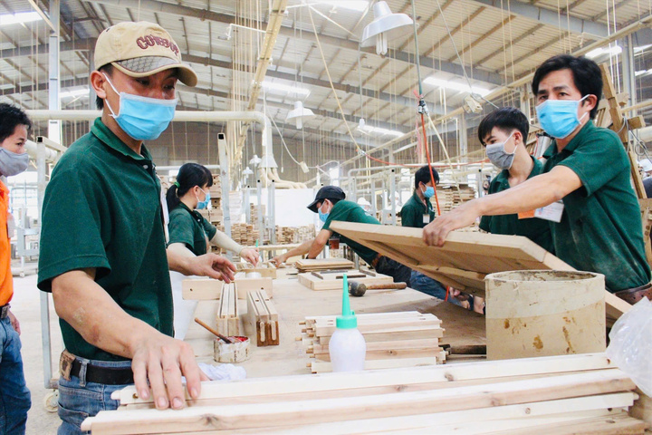 Doanh nghiệp TP.HCM điểm t&ecirc;n nh&oacute;m h&agrave;ng chịu t&aacute;c động từ xung đột Trung Đ&ocirc;ng- Ảnh 2.