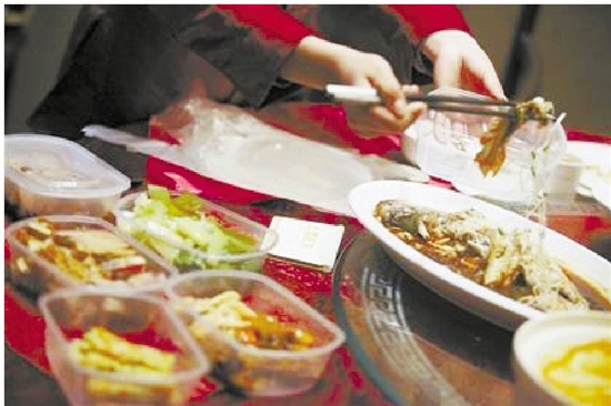 Họp lớp, lớp trưởng chế giễu v&igrave; t&ocirc;i g&oacute;i thức ăn thừa: Chỉ đ&aacute;p 13 chữ, h&ocirc;m sau c&ocirc; ta lập tức bị đuổi việc- Ảnh 3.