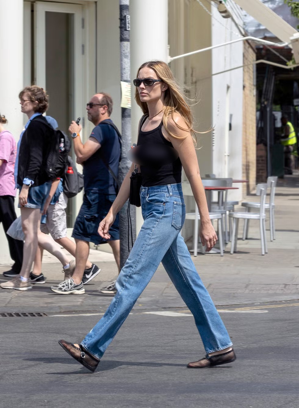 Nữ ch&iacute;nh phim "Đồi gi&oacute; h&uacute;" cứ xuống phố l&agrave; mặc jeans, mix đồ đơn giản nhưng c&agrave;ng nh&igrave;n c&agrave;ng cuốn- Ảnh 7.