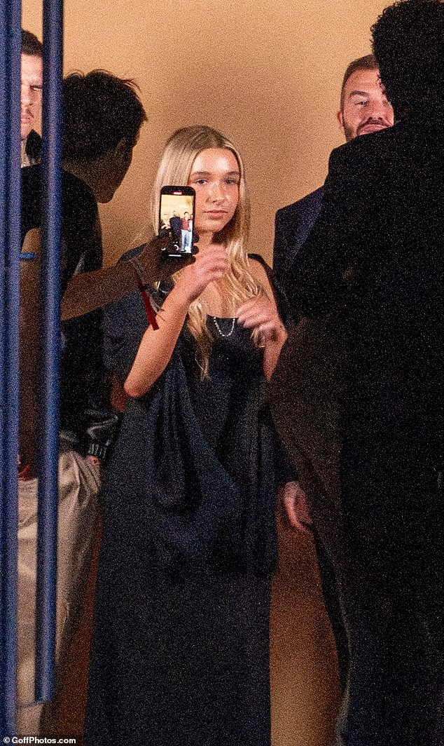 Kh&ocirc;ng nhận ra tiểu thư Harper nh&agrave; Beckham, bị paparazzi "d&igrave;m" nhan sắc tơi tả- Ảnh 1.