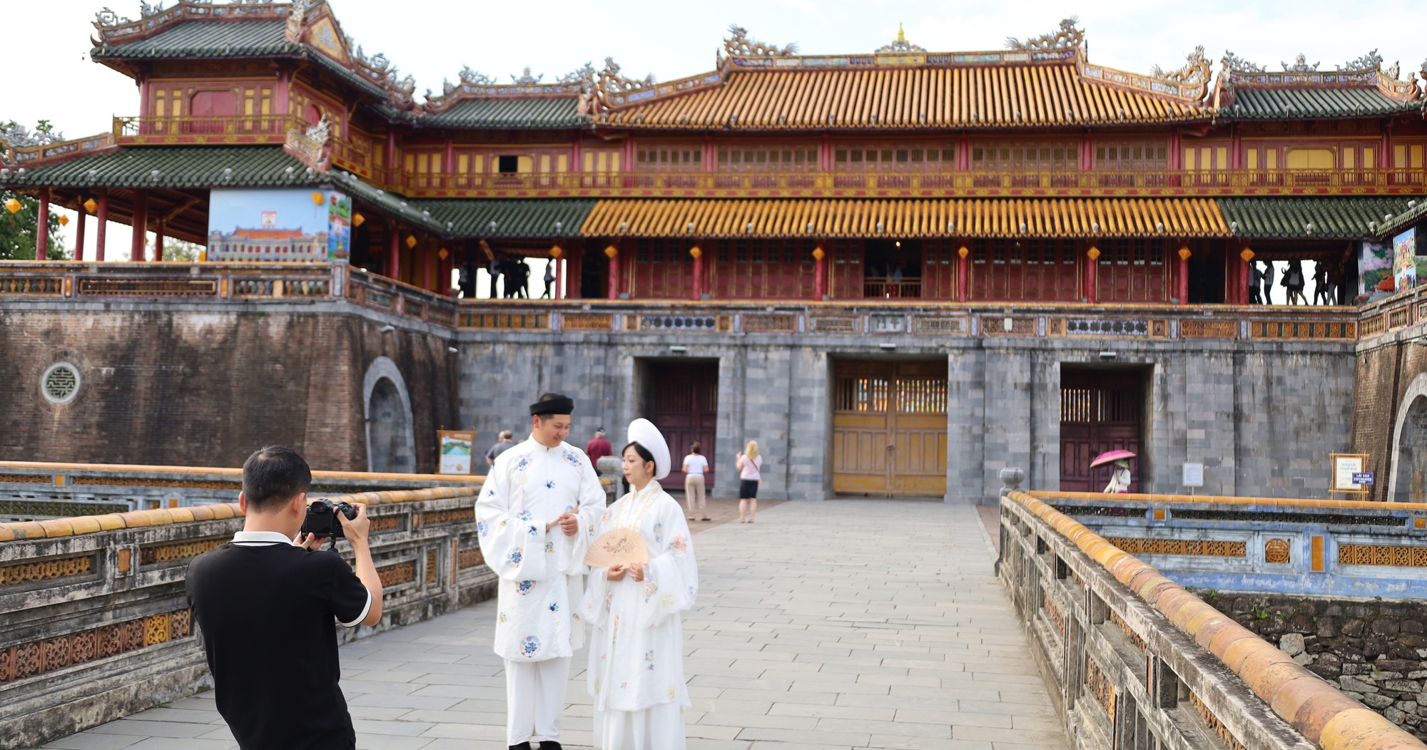 Một th&agrave;nh phố Việt Nam bất ngờ lọt top điểm đến trăng mật l&atilde;ng mạn nhất thế giới: Xếp tr&ecirc;n Dubai, Paris- Ảnh 4.